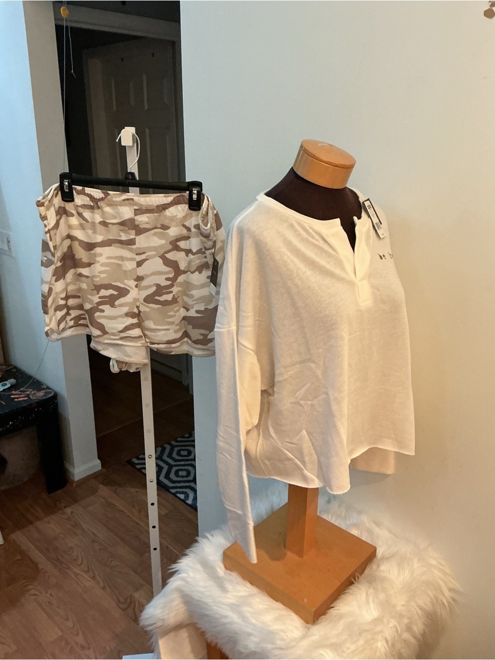Grayson Threads Camo Print bottoms Lounge Pajama Set 1X Ivory Top 2 Piece - Picture 3 of 13